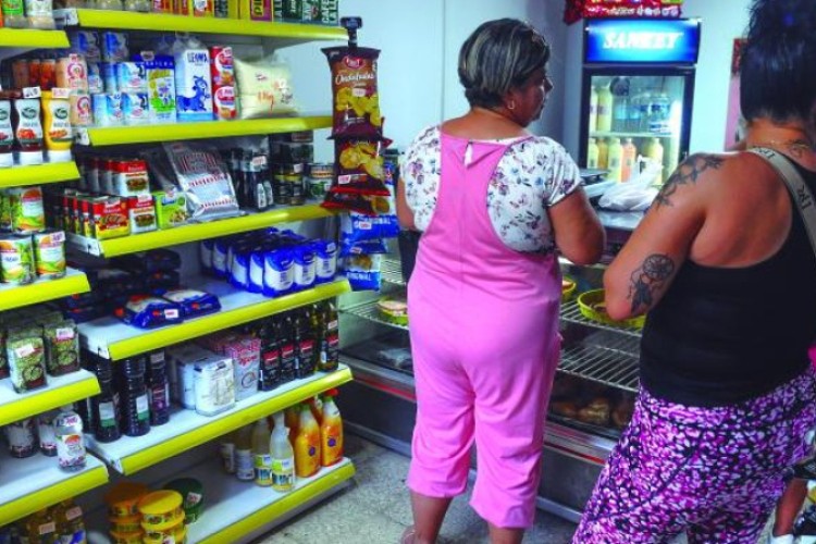 Analizan en Guáimaro equidad de precios