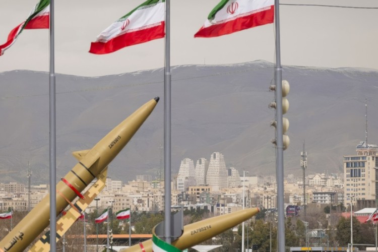 Irán promete una «vida negra» a enemigos por la muerte de inocentes