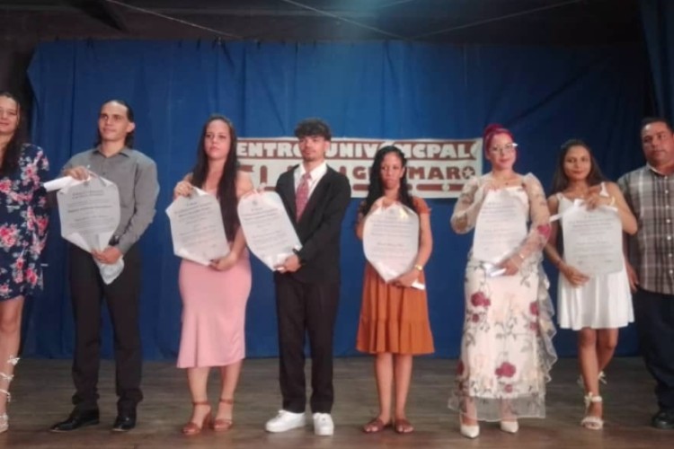 Guáimaro Municipal University Center celebrates graduation ceremony