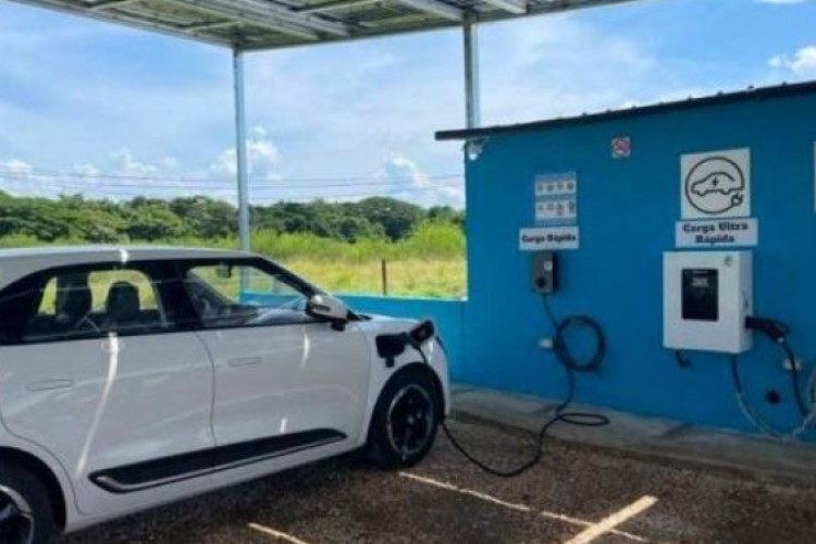 Inauguran la primera estación de carga solar para vehículos eléctricos en Cuba