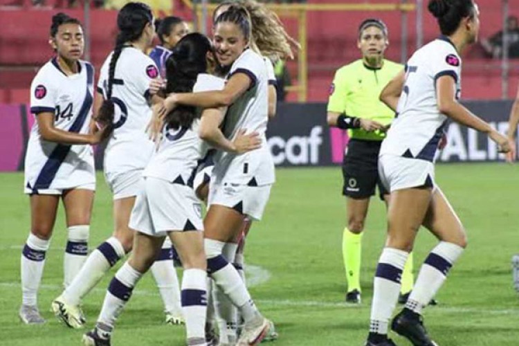 Guatemala disfruta triunfo de once femenino de fútbol rumbo a mundial