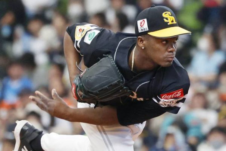 Moinelo mejor que Yamamoto en efectividad en beisbol de Japón