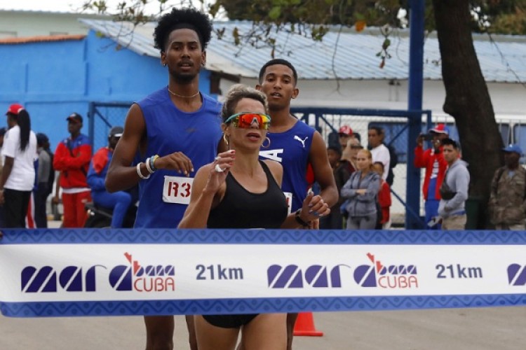 Carrera Cacahual-Ciudad Deportiva por los 65 del INDER