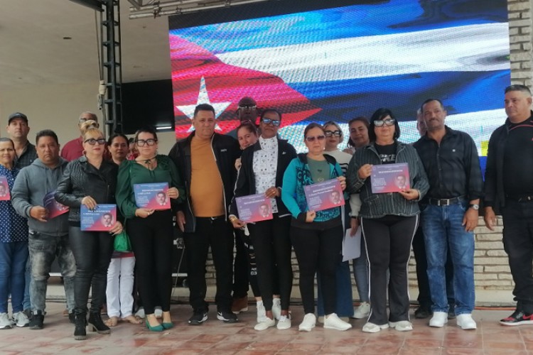 Reconocen en Camagüey a trabajadores del Comercio, la Gastronomía y los Servicios (+ Fotos)