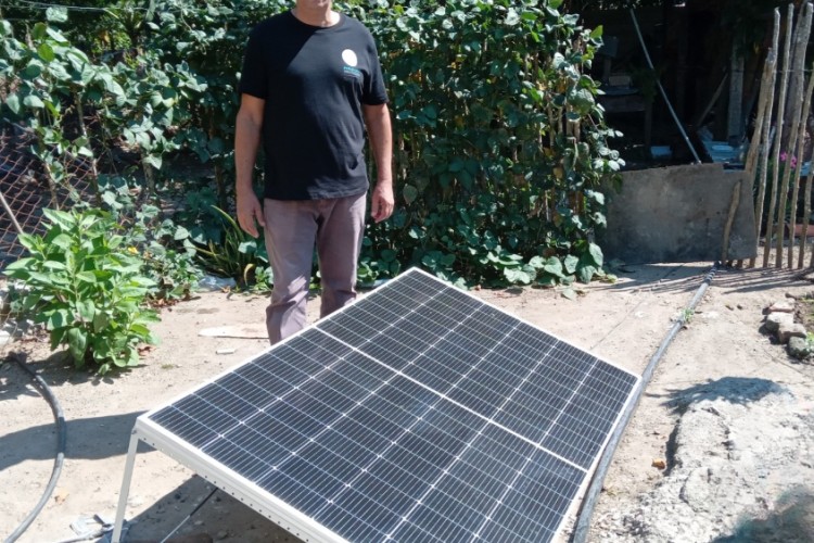 Módulos fotovoltaicos benefician a trabajadores del sector educacional en Guáimaro ( Fotos)