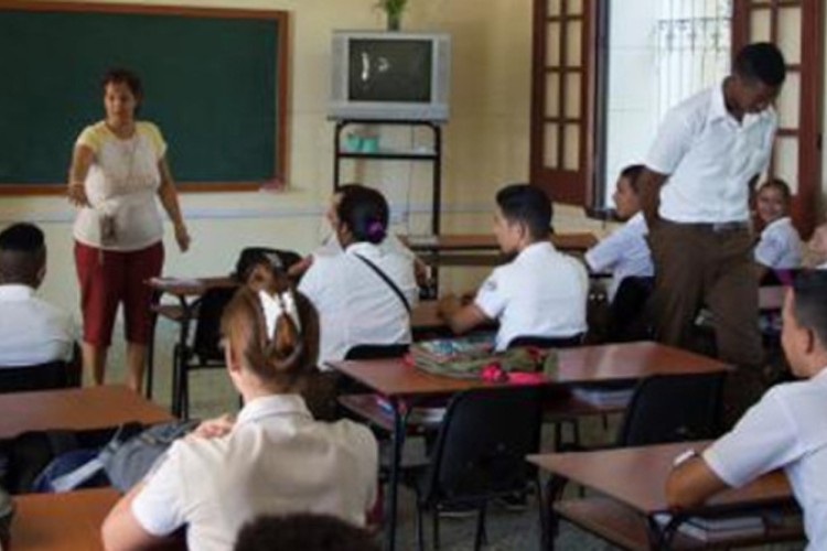 Sostener la educación, voluntad ante crisis energética 