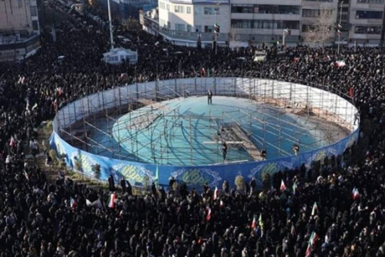Irán en luto y los iraníes protestan por la muerte de Jamenei
