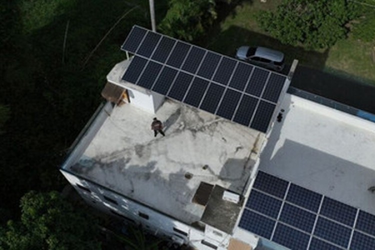 65 Dominican households in Sabana Larga benefited from solar panels