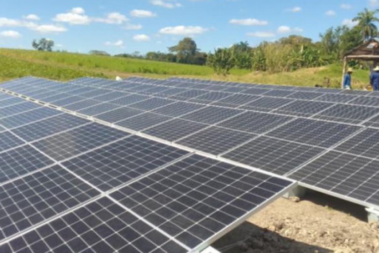 Holguín da pasos concretos a favor de la venta de electricidad generada por personas jurídicas y naturales poseedoras de sistemas fotovoltaicos y FRE en general