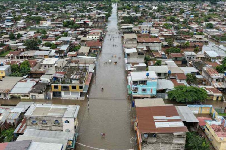 Ascienden a 58 mil los afectados por lluvias en Ecuador
