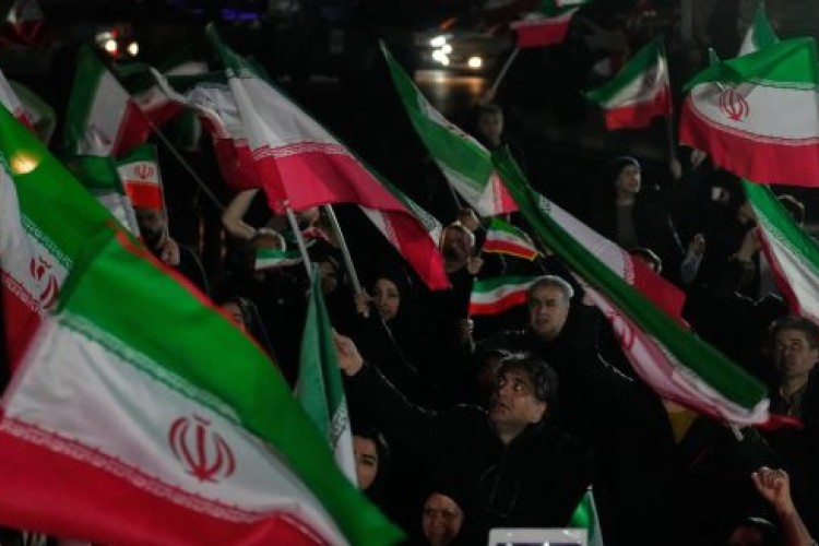 La propuesta de negociaciones de EE.UU. es una admisión de su derrota, afirma canciller iraní