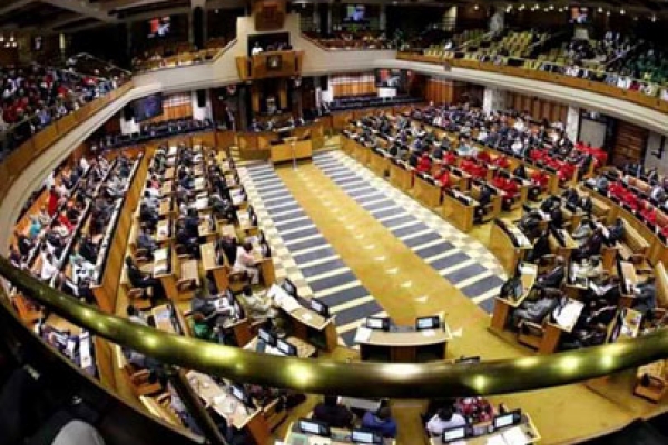 Parlamento de Sudáfrica listo para debate sobre presupuesto