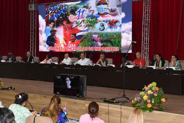 Asiste Díaz-Canel a cierre de cita de Federación de Mujeres Cubanas (+Fotos)