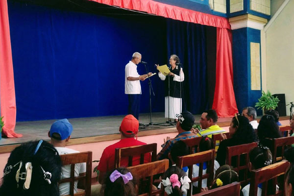 Locutora, guionista y directora de programas radiales Aurora Nápoles Quiñones.