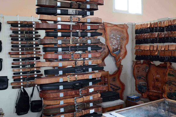 feria artesania cintos 01