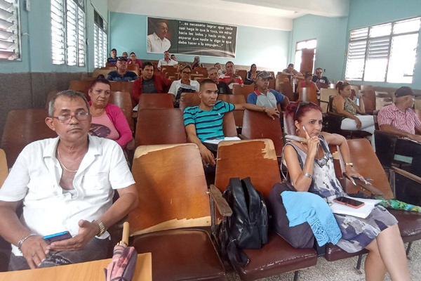 Reunión de sostenibilidad para analizar la situación epidemiológica en Guáimaro. Foto cortesía de la periodista Daylín Armán Román