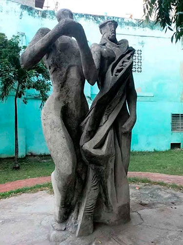 Monumento al Inmigrante Árabe emplazado en la intersección de las calles habaneras Monte, Águila y Maloja. Foto: Lázaro Numa, tomada de Fotos de La Habana