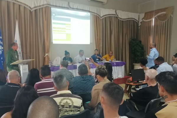 1 2b8f8fd073e6fb5bca3b4e300