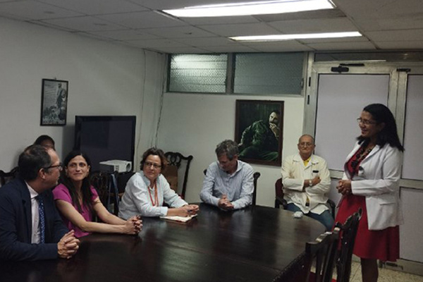 RqgY 70599041 salud cuba fr