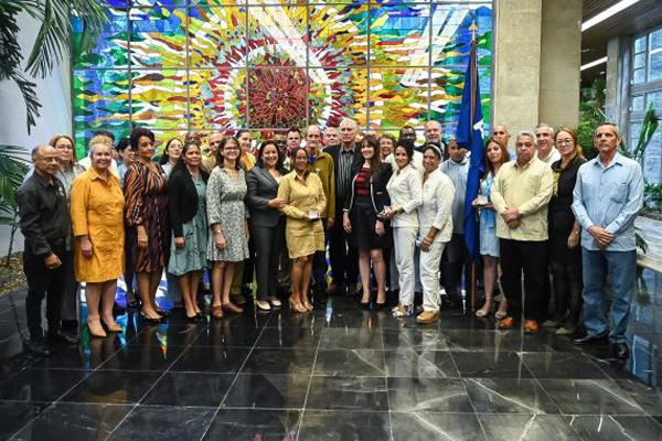 1 5685aef6586e1f65bfcd7bf66