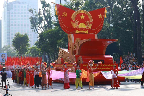 Vietnam Desfile 50 Aniversa