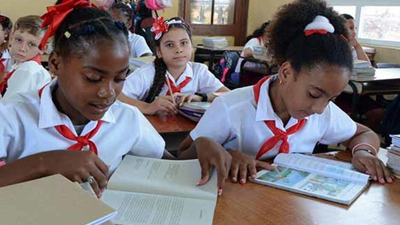 Educational centers in Camagüey employ various teaching alternatives.