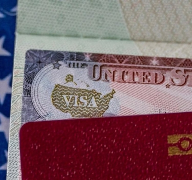 Trump suspende la emisión de visas en todo el mundo