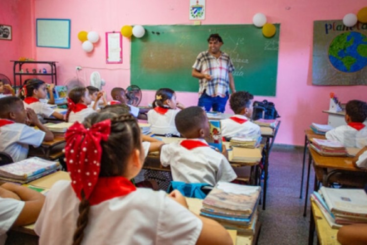 Actores económicos en Florida apoyan al sector educacional